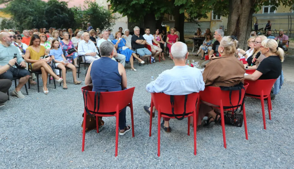 Osijek, 15. 07. 2026, Dvori&scaron;te Prehrambeno - tehnolo&scaron;kog fakulteta, PTF, OLJK: Jedna s nogu - priče iz Osijeka.snimio GOJKO MITIĆ