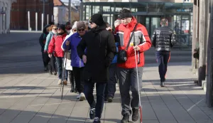 Osijek, 09. 02. 2025., Trg A. Starčevića, planirari, slabovidni, slijepi, &scaron;etnja Osijekom slijepih i slabovidnih osoba s planinarima, Br&scaron;ljan - Jankovac - planinarstko dru&scaron;tvo, Svjetlost Osijek -&Scaron;portska udruga slijepih, Stojan BjelajacSNIMIO BRUNO JOBST