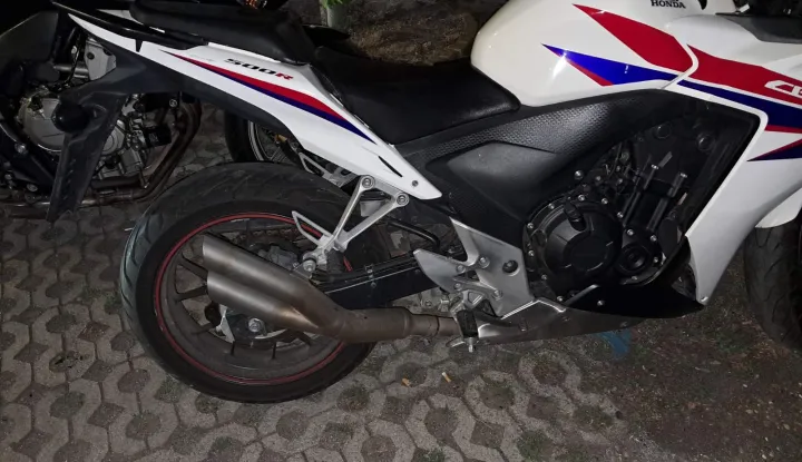 Policijski službenici su jučer u Đakovu na izvanredni tehnički pregled uputili osobni automobil na kojem su utvrđene preinake na uređajima za osvjetljavanje i signalizaciju, preinake na oprugama i amortizerima, preinake ispu&scaron;nog sustava.