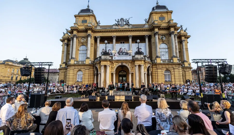 Zagreb, 4.7.2026 - Dodjela godi&scaron;nje nagrade Hrvatskoga narodnog kazali&scaron;ta u Zagrebu za najistaknutija umjetnička ostvarenja u sezoni 2025./2026., kojima se odaje priznanje umjetnicima i suradnicima za njihov izniman doprinos tijekom protekle kazali&scaron;ne godine i koncert "Devedesete &ndash; godine koje pamtimo" kojim je obilježen kraj sezone.Foto Hina/ Dario GRZELJ/ dag