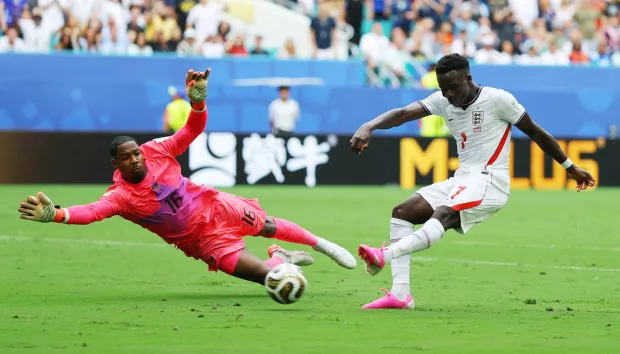 Soccer Football - FIFA World Cup 2026 - Bronze Final - France v England - Miami Stadium, Miami Gardens, Florida, U.S. - July 18, 2026 England's Bukayo Saka in action with France's Mike Maignan before scoring their third goal REUTERS/Carlos Barria Photo: CARLOS BARRIA/REUTERS