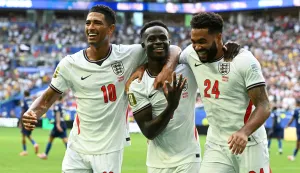 TOPSHOT - England's forward #07 Bukayo Saka (C) celebrates scoring his team's fifth goal with teammates midfielder #10 Jude Bellingham and defender #24 Reece James during the 2026 World Cup football tournament third-place match between France and England at the Miami Stadium in Miami on July 18, 2026. (Photo by ROBERTO SCHMIDT/AFP)