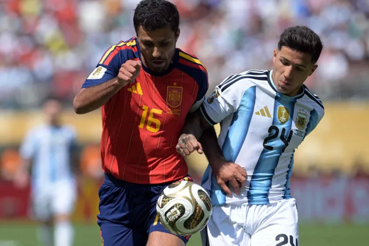 Spain's midfielder #16 Rodri (L) and Argentina's midfielder #24 Enzo Fernandez fight for the ball during the 2026 World Cup football tournament final match between Spain and Argentina at the New York/New Jersey Stadium in East Rutherford on July 19, 2026. (Photo by JUAN MABROMATA/AFP)
