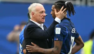 France's head coach Didier Deschamps and France's forward #11 Michael Olise hug after losing the 2026 World Cup football tournament third-place match between France and England at the Miami Stadium in Miami on July 18, 2026. (Photo by ROBERTO SCHMIDT/AFP)