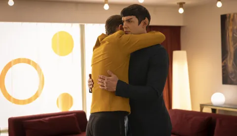 (L-R): Paul Wesley as James T. Kirk and Ethan Peck as Spock in season 4, episode 2, of Star Trek: Strange New Worlds streaming on Paramount+, 2026. Photo Credit: Jan Thijs/Paramount+Star Trek: Strange New Worlds (Star Trek: Čudni novi svjetovi)