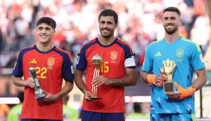 EAST RUTHERFORD, NEW JERSEY - JULY 19: Pau Cubarsi #22, Rodri #16 and Unai Simon #23 of Spain pose with their awards after the FIFA World Cup 2026 Final match between Spain and Argentina at New York New Jersey Stadium on July 19, 2026 in East Rutherford, New Jersey. Carl Recine/Getty Images/AFP (Photo by Carl Recine/GETTY IMAGES NORTH AMERICA/Getty Images via AFP)