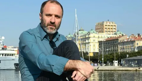 &ldquo;Gluha nota&rdquo; - Dojmljiv roman koji predstavlja glasan i jasan - krik i bijes