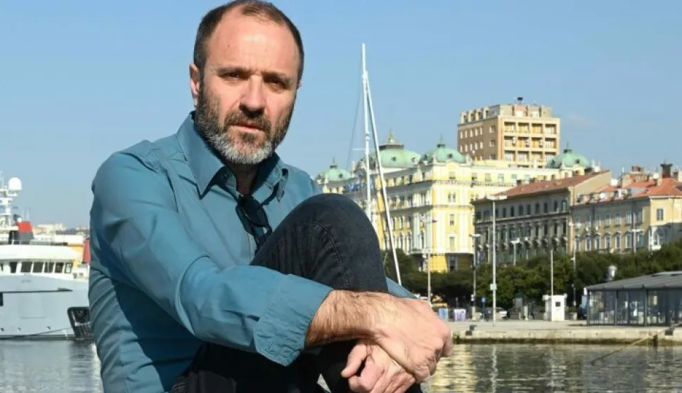 &ldquo;Gluha nota&rdquo; - Dojmljiv roman koji predstavlja glasan i jasan - krik i bijes