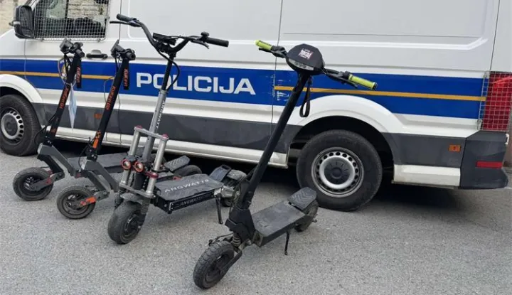 Kako javlja PU osječko-baranjska, tijekom vikenda npolicijski službenici proveli su preventivno-represivnu akciju usmjerenu i na nadzor vozača vozila osobnih prijevoznih sredstava kojom prilikom su utvrdili ukupno 88 prekr&scaron;aja od kojih je najvi&scaron;e bilo vožnje bez za&scaron;titne kacige (68).