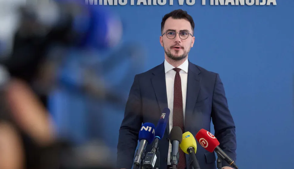 Zagreb, 20.07.2026. - Državni tajnik u Ministarstvu financija Matej Bule dao je izjavu za medije u Ministarstvu financija u vezi s oporbenom kampanjom o inflaciji.Na fotografiji Matej Bule.foto HINA/ Edvard &Scaron;U&Scaron;AK