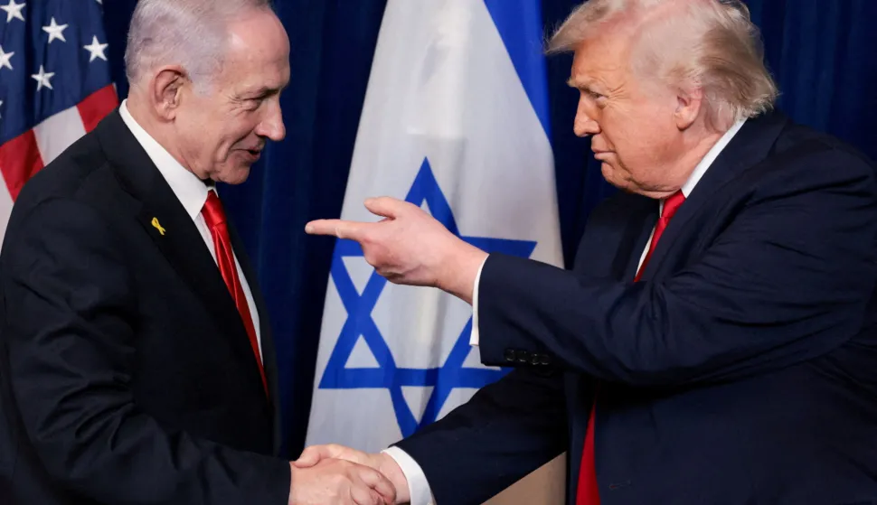 FILE PHOTO: U.S. President Donald Trump points his finger towards Israeli Prime Minister Benjamin Netanyahu as they shake hands during a press conference after meeting at Trump?s Mar-a-Lago club in Palm Beach, Florida, U.S., December 29, 2025. REUTERS/Jonathan Ernst/File Photo Photo: JONATHAN ERNST/REUTERS