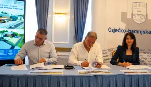 Osije, 14. 7. 2026., Uručenje ugovora izvođačima radova za rekonstrukciju i dogradnju O&Scaron; Miroslava Krleže, Čepin Ugovori; izvođači radova; županica; O&Scaron; Miroslav Krleža; Čepin; rekonstrukcija; dogradnja; jednosmjenska nastava
