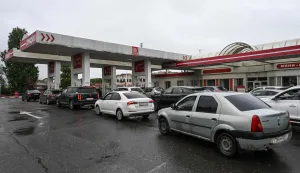 People queue to refuel their cars at a Lukoil petrol station in Vologda on July 14, 2026. Russia -- one of the world's largest oil producers -- has introduced a swath of restrictions on petrol sales across the country, as Ukrainian strikes on its refineries, depots and logistics crimp domestic supply. Several regions have introduced rationing, while some gas stations and chains have sold out or closed due to a lack of supplies. (Photo by Igor IVANKO/AFP)