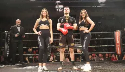 Osijek, 07. 12. 2024., Velika dvorana Gradaski vrt, GOLDEN FIGHT 7, kickboxing, MMA; Muay Thai, boks, boks bez rukavica, Antonio Krajinović - Petar Civartanovići SNIMIO BRUNO JOBST