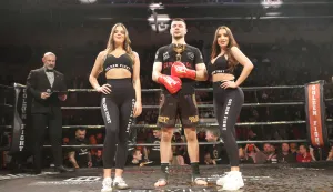 Osijek, 07. 12. 2024., Velika dvorana Gradaski vrt, GOLDEN FIGHT 7, kickboxing, MMA; Muay Thai, boks, boks bez rukavica, Antonio Krajinović - Petar Civartanovići SNIMIO BRUNO JOBST