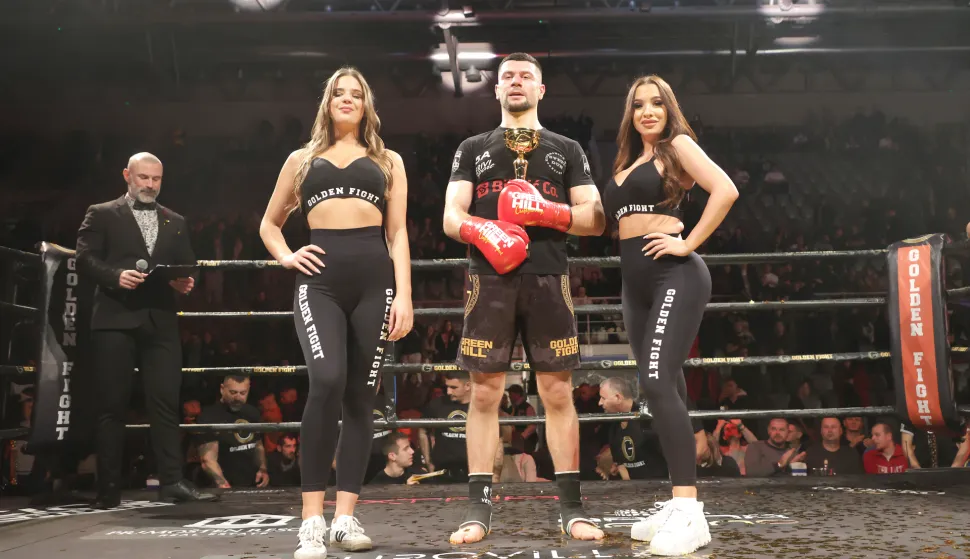 Osijek, 07. 12. 2024., Velika dvorana Gradaski vrt, GOLDEN FIGHT 7, kickboxing, MMA; Muay Thai, boks, boks bez rukavica, Antonio Krajinović - Petar Civartanovići SNIMIO BRUNO JOBST