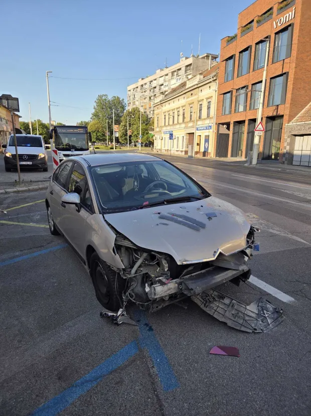 Ukrao automobil pa se zabio u poslovnicu osiguranja u Županijskoj 