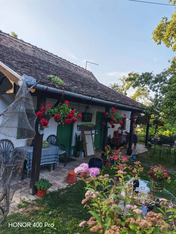 U samom smo srcu turističke sezone koja, iako opterećena iznimno složenom geopolitičkom situacijom i s njom povezanim recesijskim procesima koji slabe kupovnu moć, zasad pokazuje vrlo dobre rezultate.