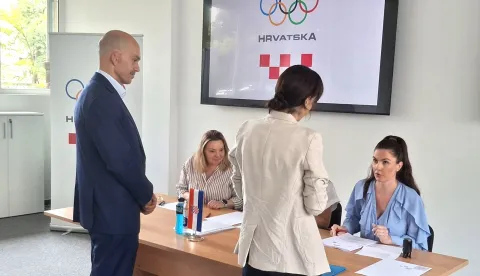 Dr. Josip Varvodić osobno predao kandidaturu za predsjednika HOO-a FOTO: HOO