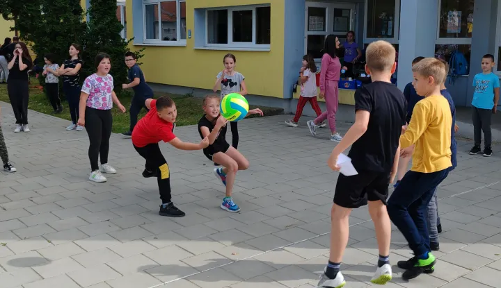 Antunovac nagradio 13 odlika&scaron;a s po 300 eura, svim osnovno&scaron;kolcima osigurao bilježnice i &scaron;kolski pribor
