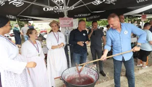 DUGA MEĐA - SRPANJ 2026. - I 15 Pekmezijada ima isti cilj, čuvanje starog običaja kuhanja pekmeza od omaćih &scaron;ljivaSNIMIO: VLADIMIR GRGURIĆ
