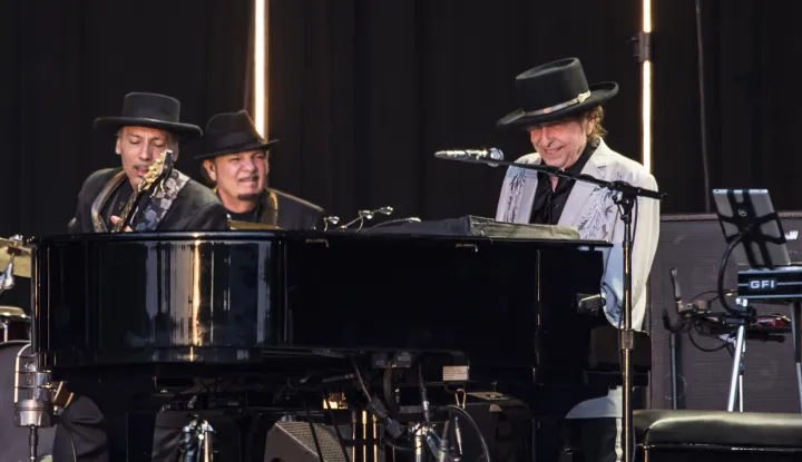 Bob Dylan performing in Hyde Park "n"nLONDON, ENGLAND: Bob Dylan performs on the Great Oak Stage in Hyde Park"n"nFeaturing: Bob Dylan"nWhere: London, United Kingdom"nWhen: 12 Jul 2019"nCredit: Neil Lupin/WENN NLC /WENN/PIXSELL