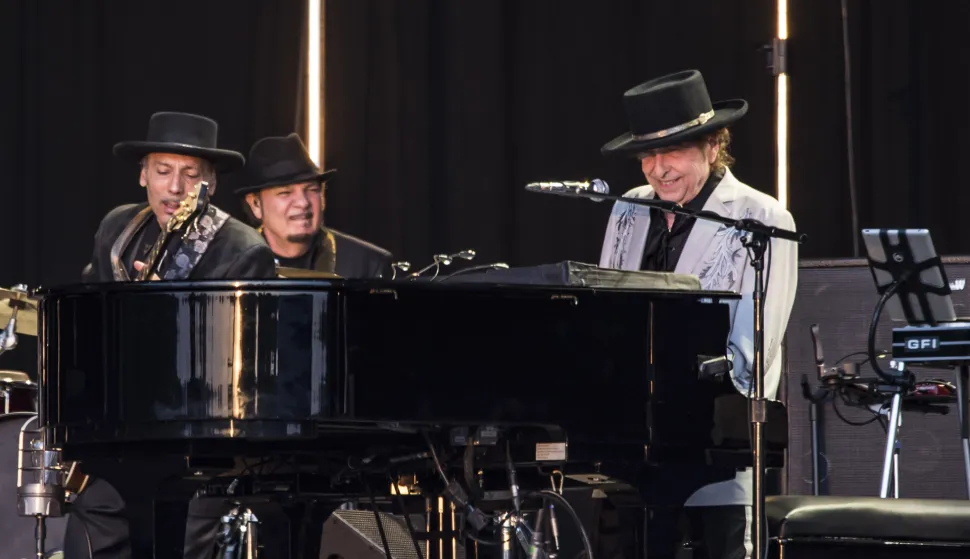 Bob Dylan performing in Hyde Park "n"nLONDON, ENGLAND: Bob Dylan performs on the Great Oak Stage in Hyde Park"n"nFeaturing: Bob Dylan"nWhere: London, United Kingdom"nWhen: 12 Jul 2019"nCredit: Neil Lupin/WENN NLC /WENN/PIXSELL
