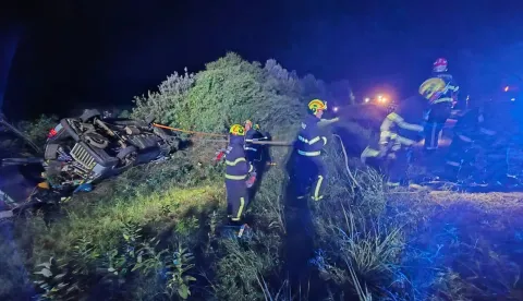 Umor za volanom skrivio prevrtanje kombija na A3