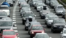 Zagreb, 11.08.2018 - Ovaj vikend dolazi do smjene gostiju te su pojačane gužve na autocestama prema moru. Na slici gužve na ulazu na auto cestu u Lučkom.foto HINA/ Tomislav PAVLEK /tp