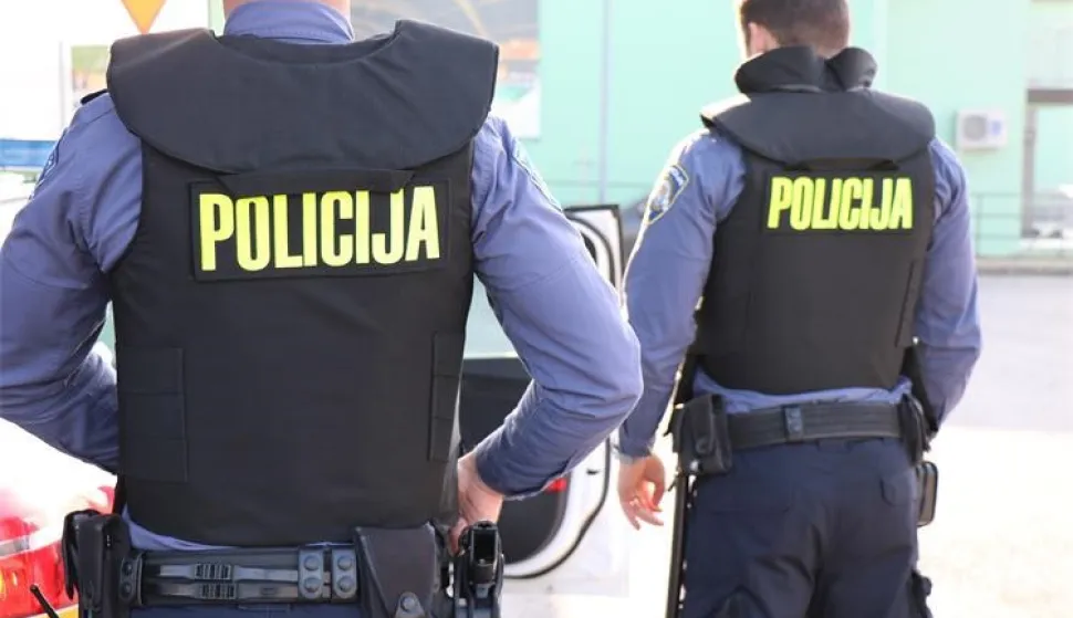 Policija, policajci, ilustracija za crnu kroniku