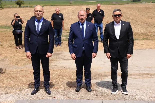Polaganjem vijenaca i paljenjem svijeća u subotu je obilježena 35. obljetnica pogibije &scaron;est pripadnika 1. gardijske brigade "Tigrovi", a potpredsjednik Vlade i ministar hrvatskih branitelja Tomo Medved kazao je da svi imamo obavezu podsjećati na istinu o stvaranju i obrani Hrvatske.