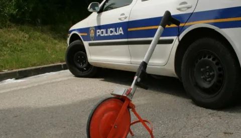 Prometna nesreća, policija, očevid, ilustracija