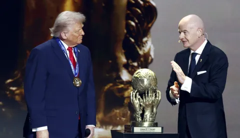 epa12572626 US President Donald Trump (L) receives the FIFA Peace Prize from FIFA President Giovanni Infantino during the FIFA World Cup 2026 Final Draw at the Kennedy Center in Washington DC, USA, 05 December 2025. EPA/WILL OLIVER