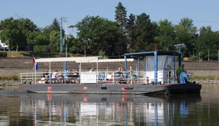 Osijek, 19. 07. 2025., rijeka Drava, Drava, vožnja čamcem, čamac, ljeto, priroda, kompaSNIMIO BRUNO JOBST