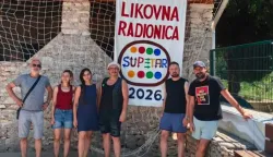 VINKOVCIU odmarali&scaron;tu Centra za pružanje usluga u zajednici "Sv. Ana" Vinkovci u Supetru održana je 31. Likovna radionica.srpanj 2026.