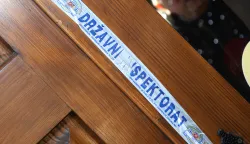 Osijek, 20. 02. 2025., Donji grad, državni inspektorat, naljepnice - državni inspektorat; traka - državni inspektorat, ugostiteljski objekt; zatvoreno; pečat; zapečaćenoSNIMIO BRUNO JOBST