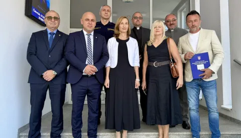 Župan Vukovarsko-srijemske županije Ivan Bosančić nazočio je danas u Ora&scaron;ju svečanosti uručivanja Ugovora o financiranju u sklopu "Programa potpore Hrvatima u Bosni i Hercegovini" za 2026. godinu, koji provodi Ministarstvo regionalnoga razvoja i fondova Europske unije. 