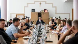 Ministar poljoprivrede David Vlajčić u utorak poslijepodne sastao se s predstavnicima Brodsko-posavske županije i jedinica lokalne samouprave, a tema su bile aktivnosti za sprječavanje, kontrolu i iskorjenjivanje afričke svinjske kuge (ASK).