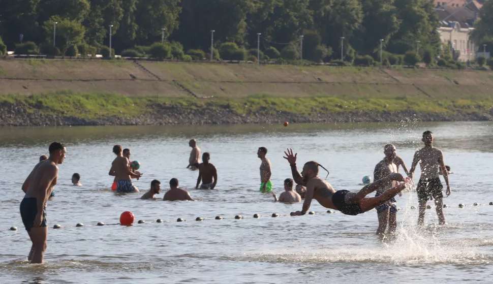 Osijek, 15. 07. 2026, Copacaban, Kopika, plaža na Dravi TZ OBŽ organizira grupno snimanje kupača za promotivnu kampanju... Copacabana, Kopika, Drava, kupačii, ljeto...snimio GOJKO MITIĆ