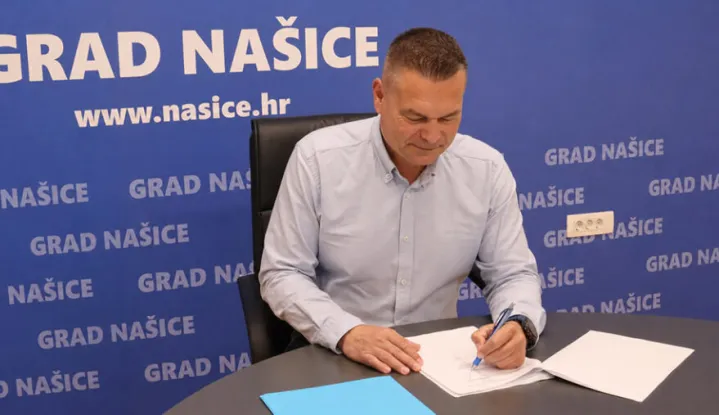 NA&Scaron;ICE - SRPANJ 2026. - Gradonačelnik Kre&scaron;imir kA&scaron;uba potpiso je jo&scaron; jedan vrijedna ugovorSNIMIO: SINI&Scaron;A KULI&Scaron;IĆ
