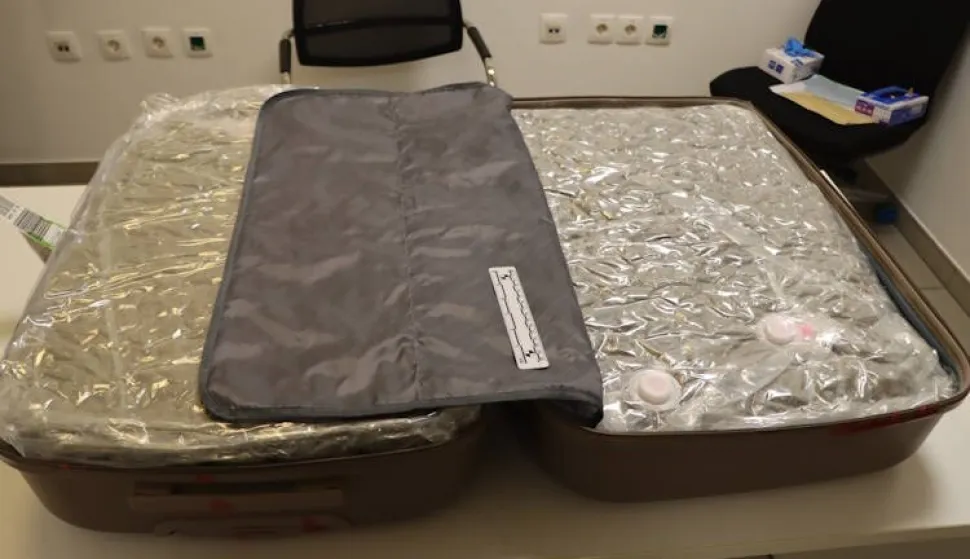 Marihuana, 15 kg u koferu &Scaron;panjolke