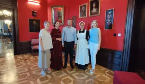 NA&Scaron;ICE - SRPANJ 2026. - Gradonačelnik, ravnateljica i direktorica TZG s kostimiranim djelatnicama Muzeja SNIMIO: VLADIMIR GRGURIĆ 