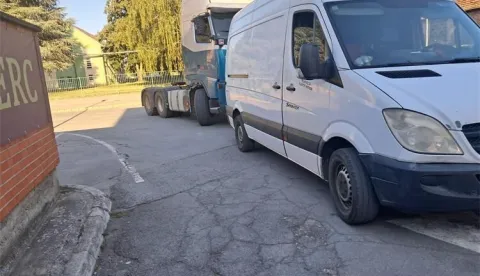 Kombi i kamion ne smiju na cestu dok se ne poprave