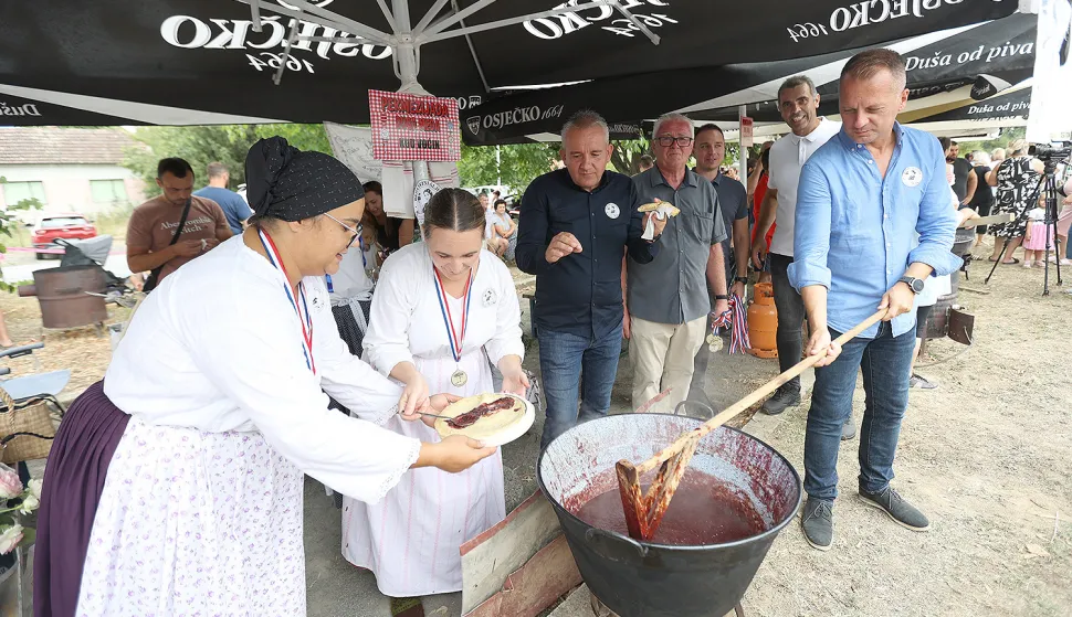 15. Pekmezijada