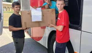 VUKOVARHumanitarna udruga Duga Vukovar, koja preko socijalne samoposluge svakodnevno pomaže građanima u potrebi, osobama starije životne dobi i obiteljima slabijeg imovnog statusa, kao i ostale slične udruge, za ljetnih mjeseci bilježi smanjenje donacija iako su potrebe korisnika iste.Predsjednica Udruge Tamara Mikulić srpanj 2026.