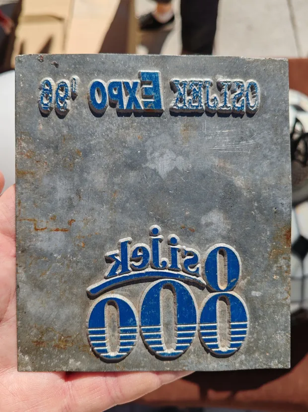 Kli&scaron;ej logotipa za Osijek 800, Sajam antikvitetaAntikfanatik, kolovoz 2026.Grgur Marko Ivanković