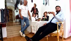 Ženska kravata kao izraz individualnosti: Trend koji ne prestaje jačati