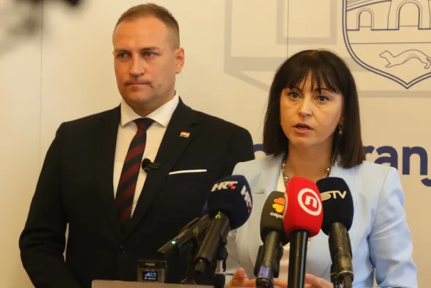 Osijek, 31. 07. 2026, Županijska 4, Ministar David Vlajčić, sastanak o Afričkoj svinjskoj kugi, ASK. Ministar, Ministar, David Vlajčić i županica Nata&scaron;a Trami&scaron;ak.snimio GOJKO MITIĆ