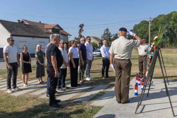 Poklonili se herojima u Čepinu i Martincima