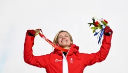 epa09745754 Gold medalist Lara Gut-Behrami of Switzerland celebrates during the victory ceremony of the Women's Super-G race of the Alpine Skiing events of the Beijing 2022 Olympic Games at the Yanqing National Alpine Ski Centre Skiing, Beijing municipality, China, 11 February 2022. EPA/JEAN-CHRISTOPHE BOTT